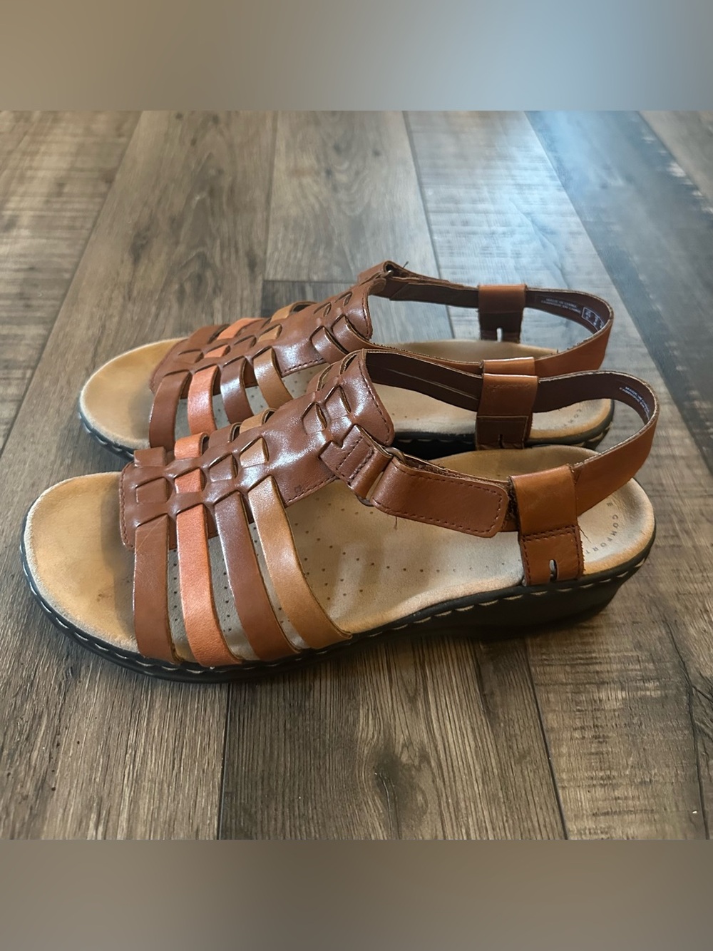 Clarks Womens Size 9 Lexi Bridge Sandals Strappy Tan Combination Leather